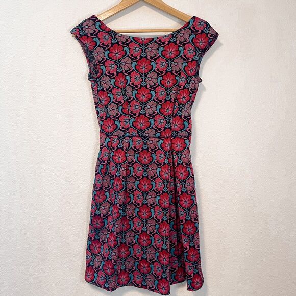 Closet Dresses & Skirts - Closet London Floral Embroidered Mini Dress Size 4